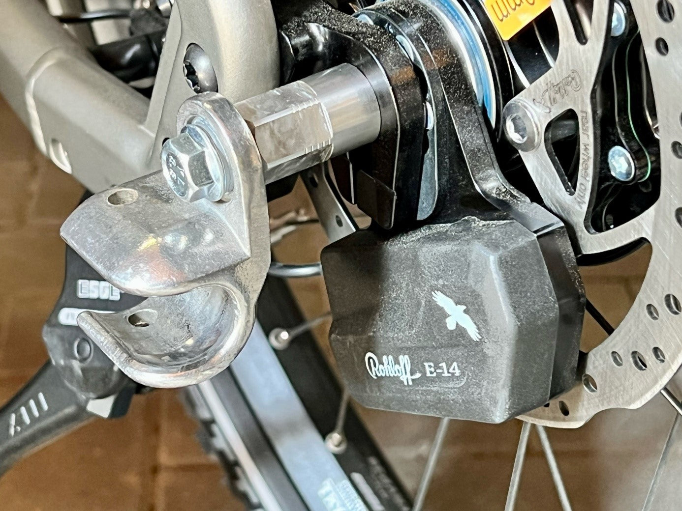 Eje de liberación rápida con adaptador universal | longitud de sujeción 154mm - 165mm